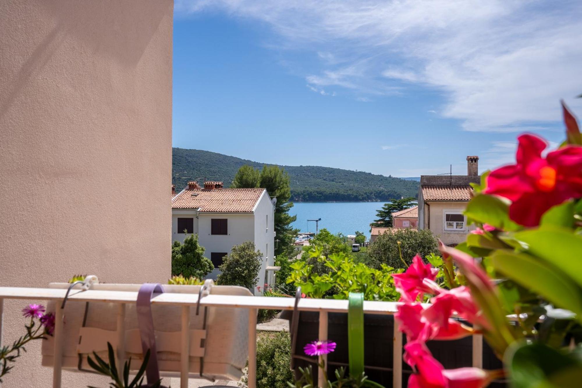 Apartman Laura Cres Bagian luar foto